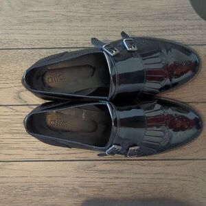 Aita Eur38 black women's wing tip loafer